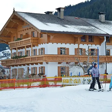 Homestay Schneeberghof Westendorf